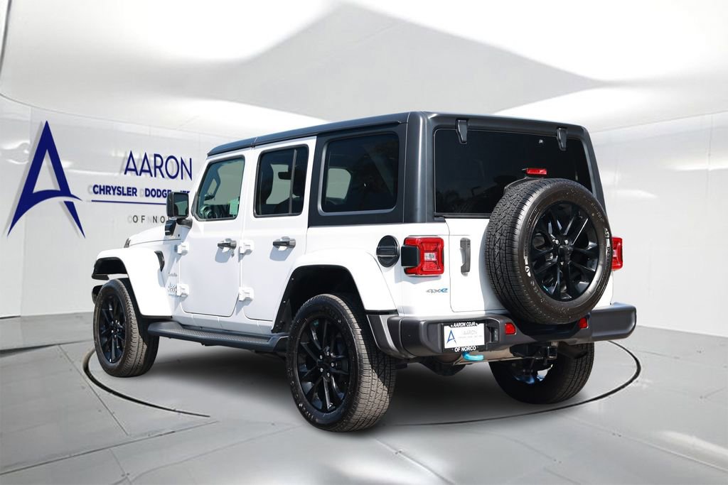 Used 2022 Jeep Wrangler Unlimited Sahara AWD/4WD image 2