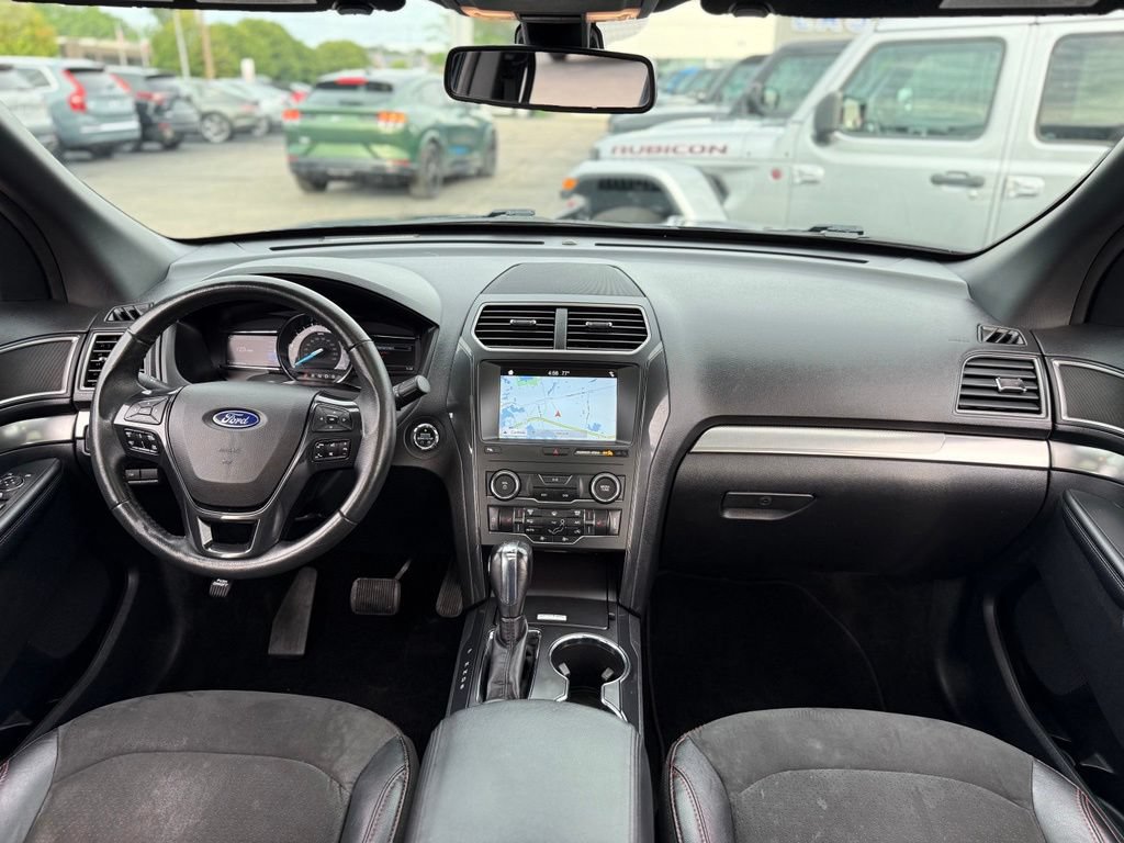 Used 2019 Ford Explorer XLT w/ Equipment Group 202A AWD/4WD image 2