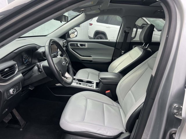 Used 2021 Ford Explorer XLT w/ Equipment Group 202A image 14