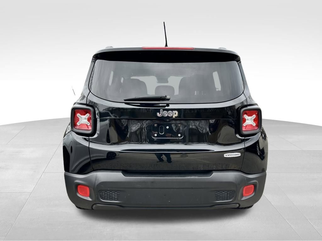 Used 2015 Jeep Renegade Latitude w/ Cold Weather Group II image 9