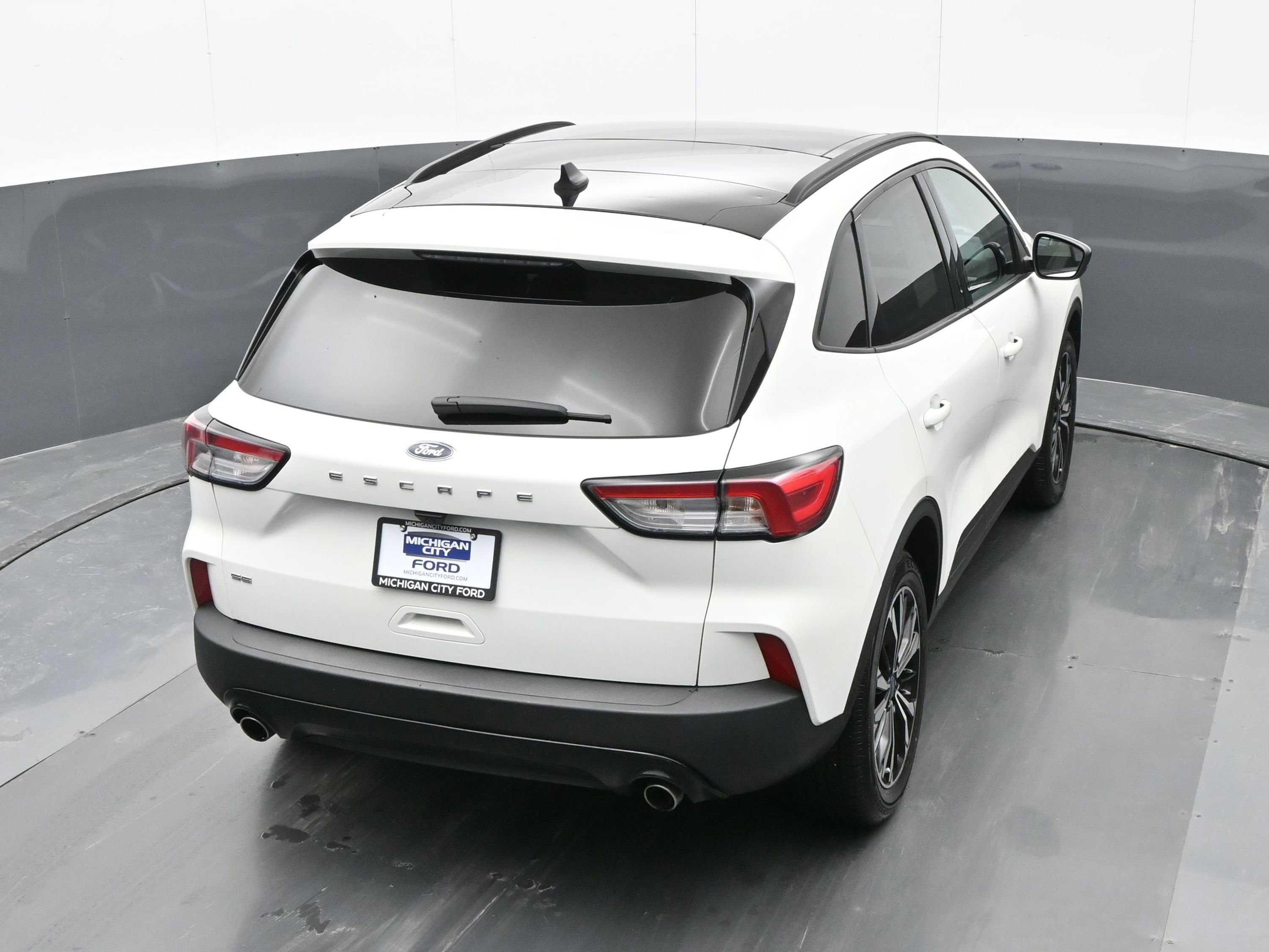 Used 2022 Ford Escape SE w/ SE Sport Appearance Package image 40