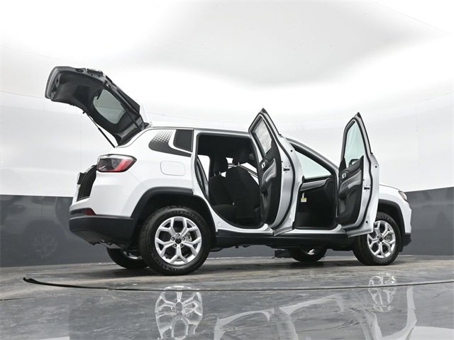 Used 2025 Jeep Compass Sport w/ Mopar Graphics Package image 50