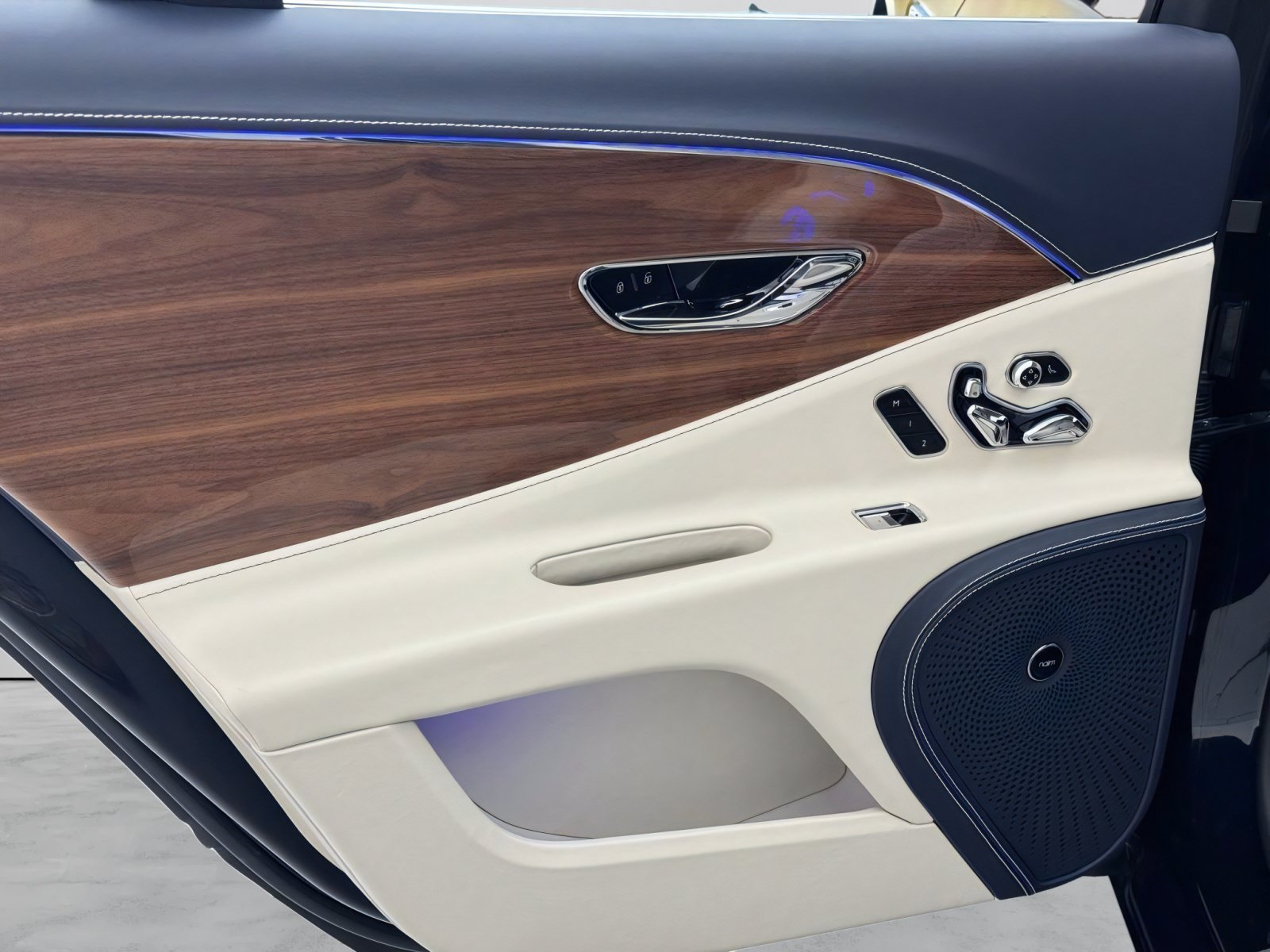 New 2026 Bentley Flying Spur Azure AWD/4WD image 23