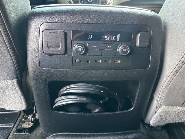 Used 2018 Chevrolet Suburban LT AWD/4WD image 35