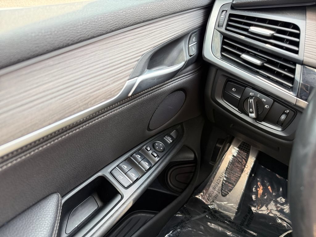 Used 2018 BMW X5 xDrive35i w/ M Sport Package AWD/4WD image 30