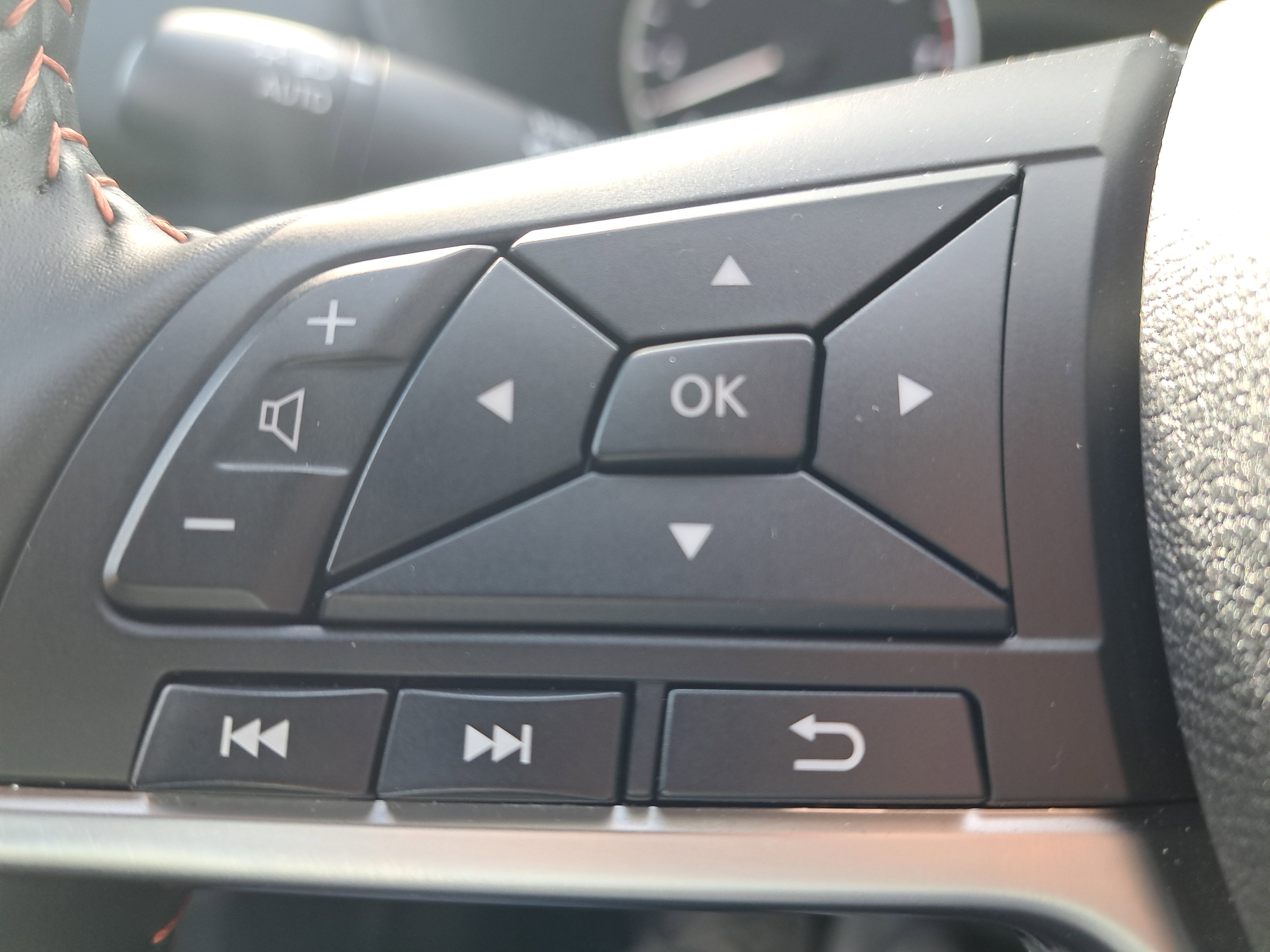 Certified 2025 Nissan Sentra SR FWD image 22