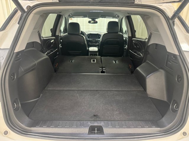 Used 2024 GMC Terrain AT4 image 32