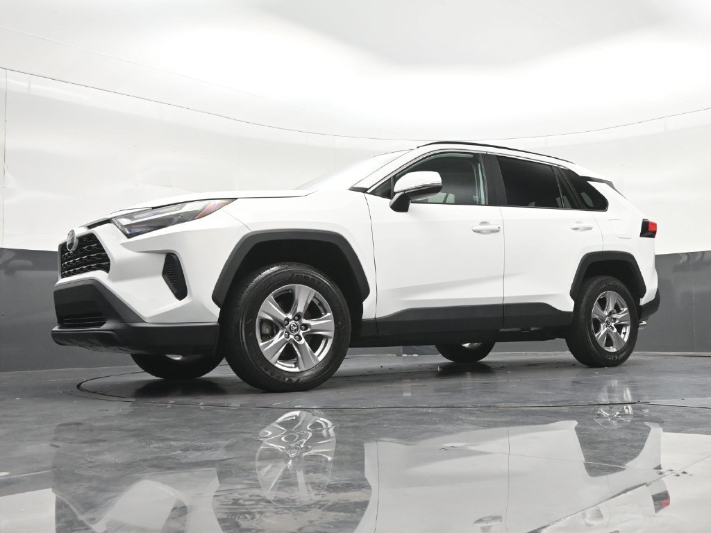 Used 2022 Toyota RAV4 XLE w/ Convenience Package FWD image 26