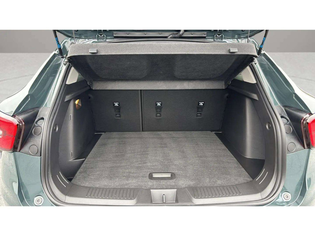 Used 2025 Chevrolet Trax LT w/ Sunroof Package image 9