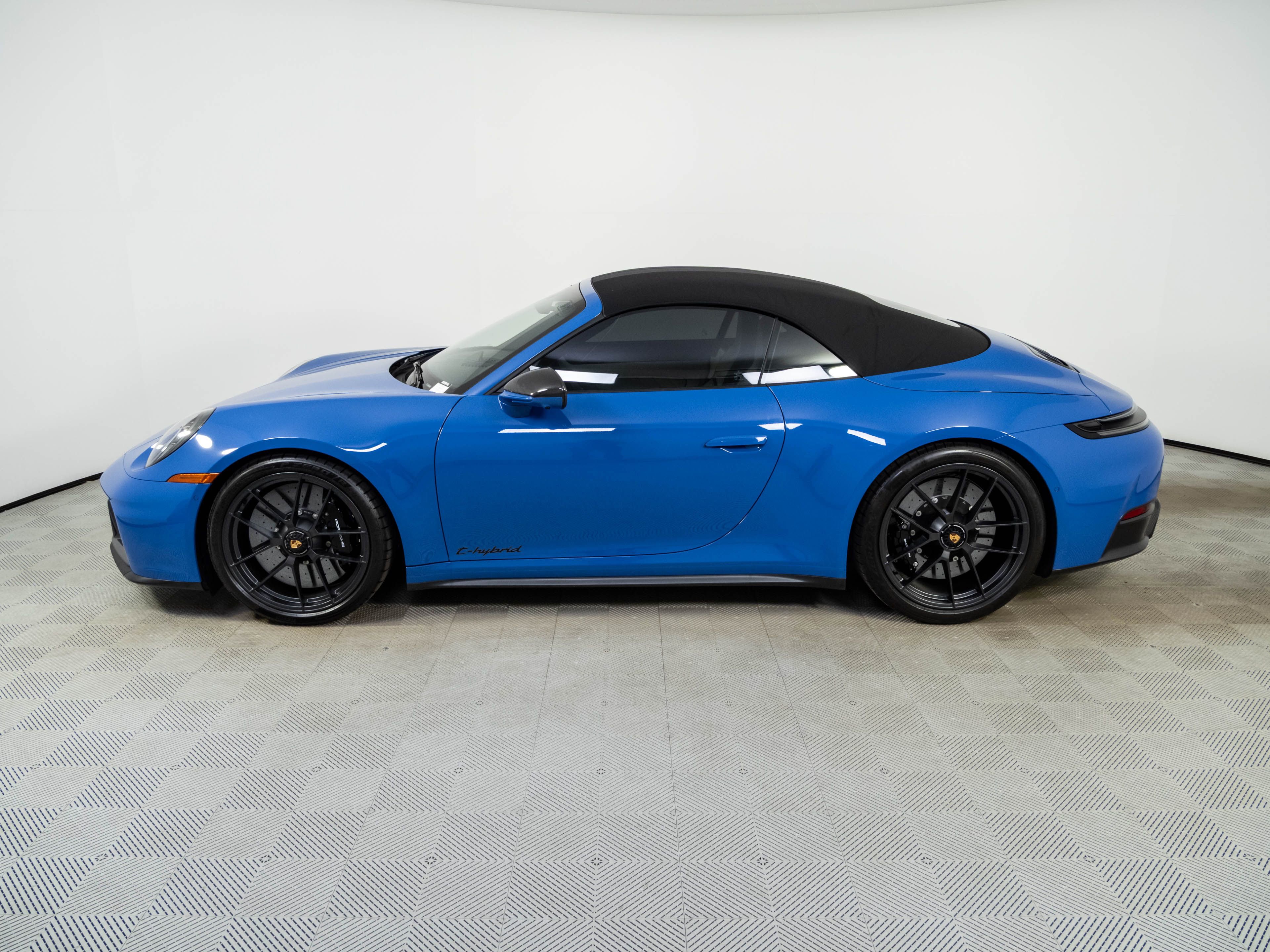 Certified 2026 Porsche 911 Carrera 4 GTS AWD/4WD image 35