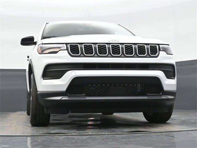 Used 2025 Jeep Compass Sport image 40