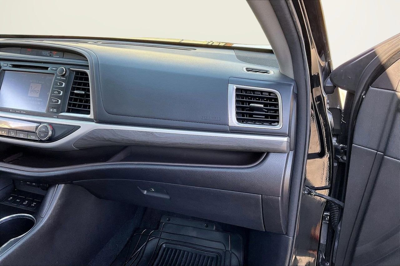 Used 2018 Toyota Highlander Limited image 22