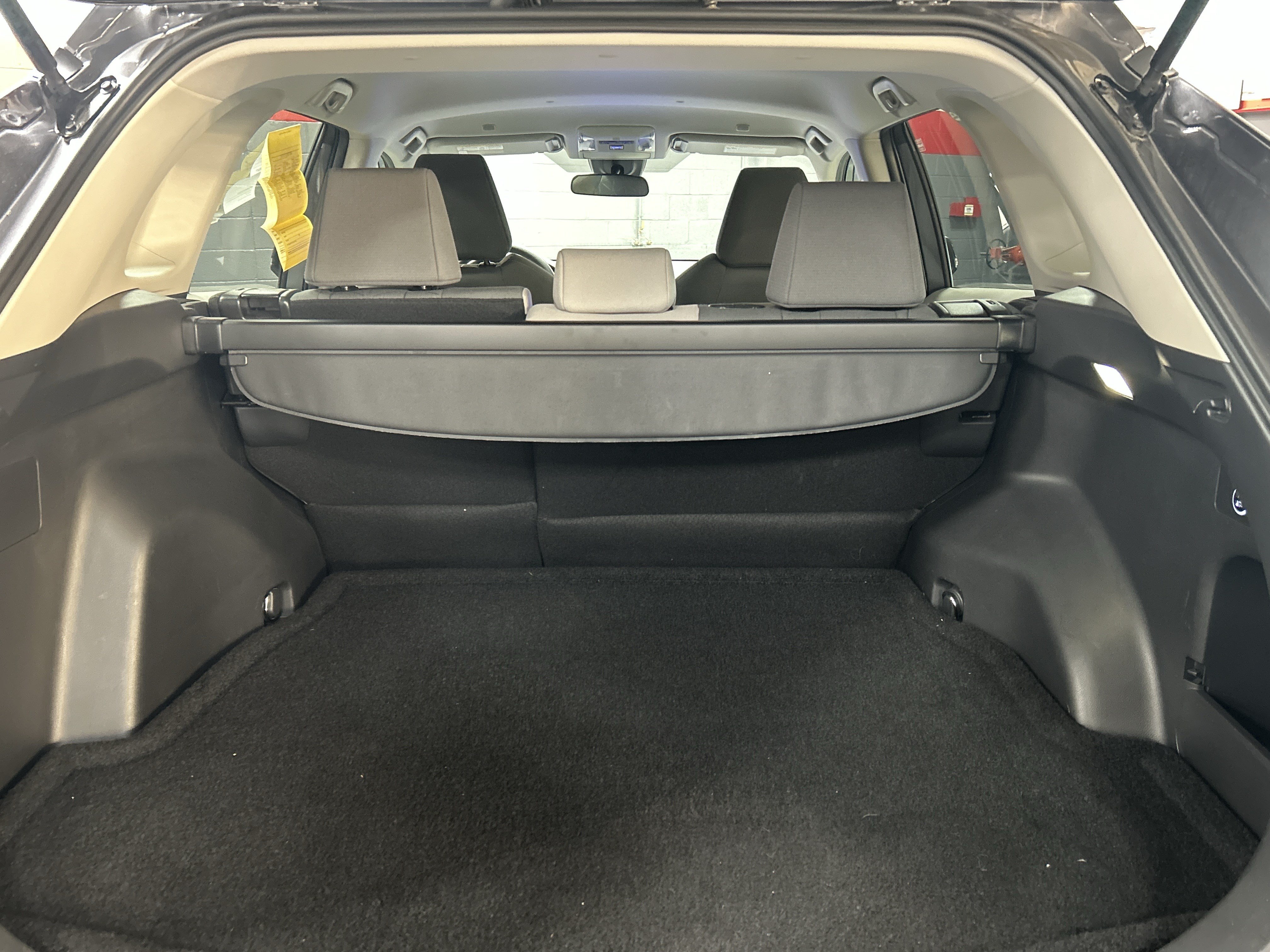 Used 2025 Toyota RAV4 XLE FWD image 31