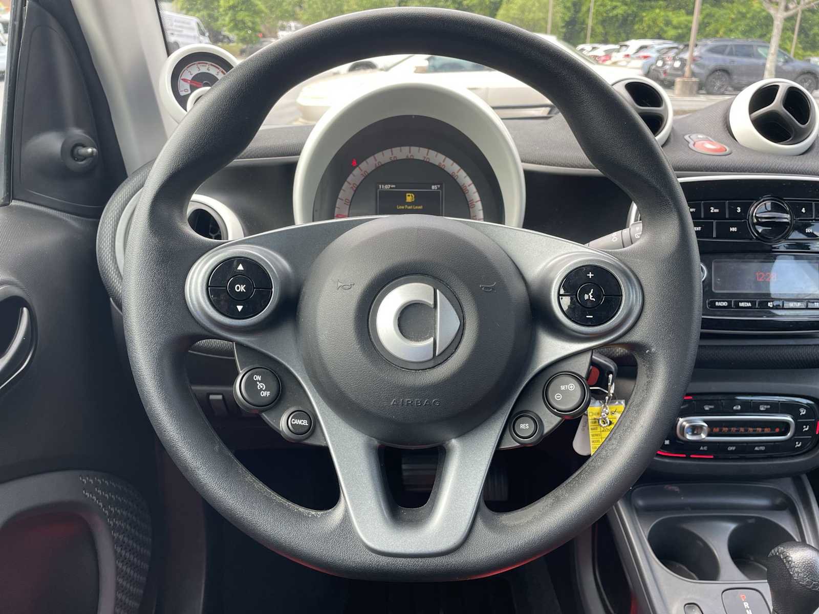 Used 2016 smart fortwo pure RWD image 12