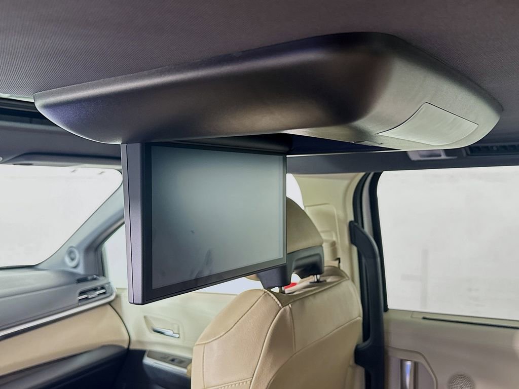 Used 2021 Toyota Sienna Limited image 26