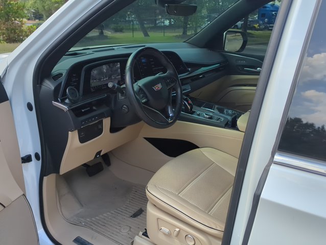 Used 2023 Cadillac Escalade Premium Luxury AWD/4WD image 11