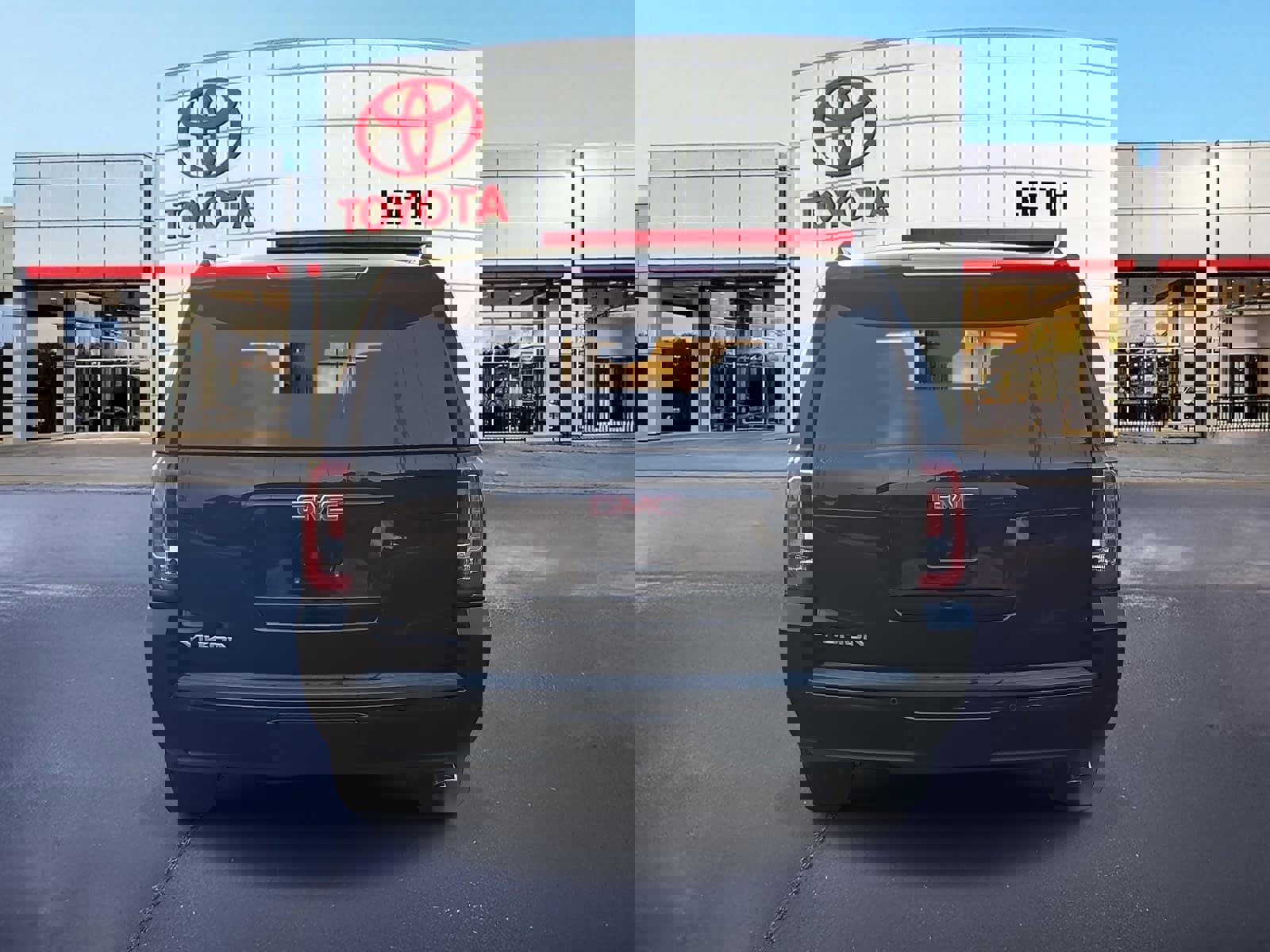 Used 2016 GMC Yukon SLT w/ HD Trailering Package image 6