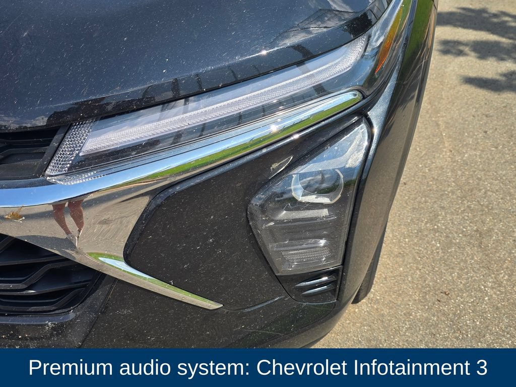 Used 2025 Chevrolet Trax LT FWD image 8
