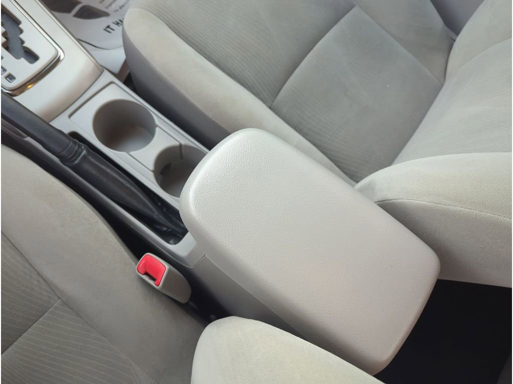 Used 2013 Toyota Corolla LE image 25