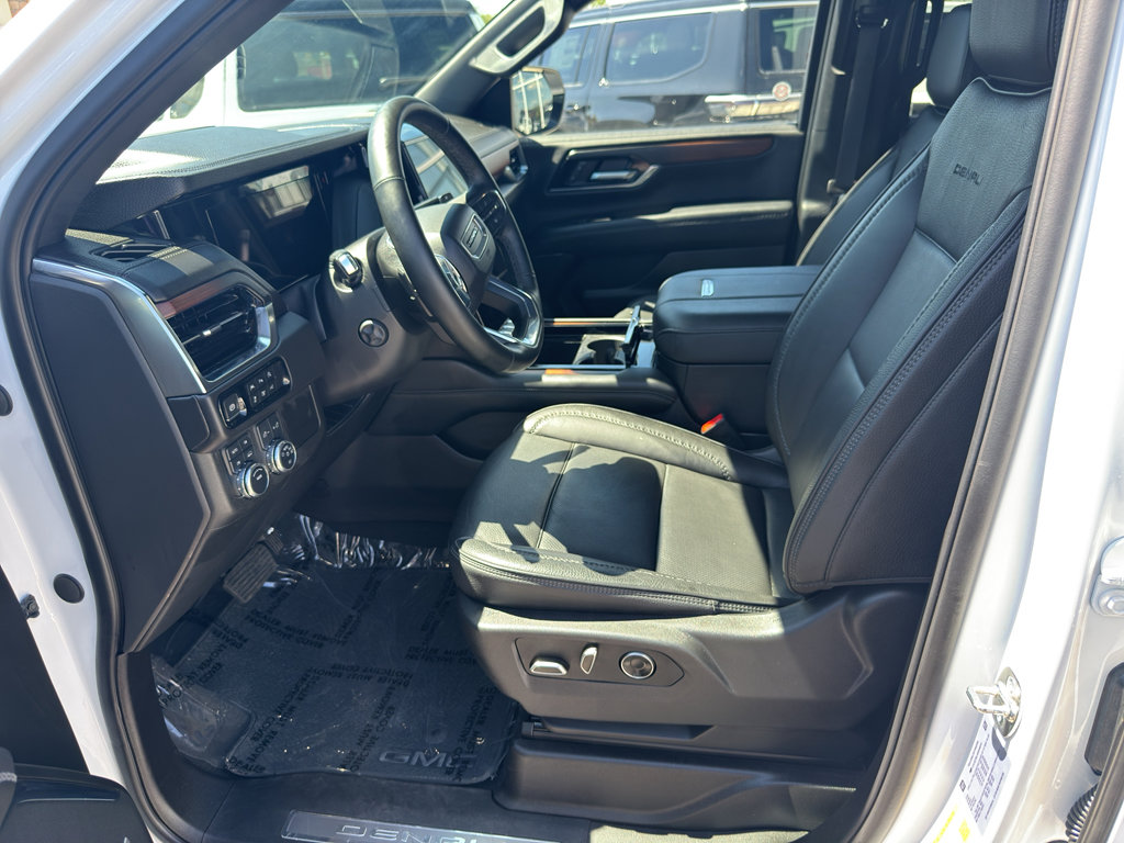 Used 2025 GMC Yukon XL Denali AWD/4WD image 23