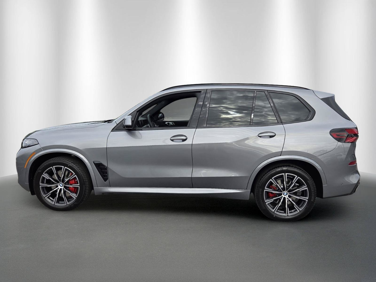 Certified 2026 BMW X5 xDrive40i w/ M Sport Package AWD/4WD image 4