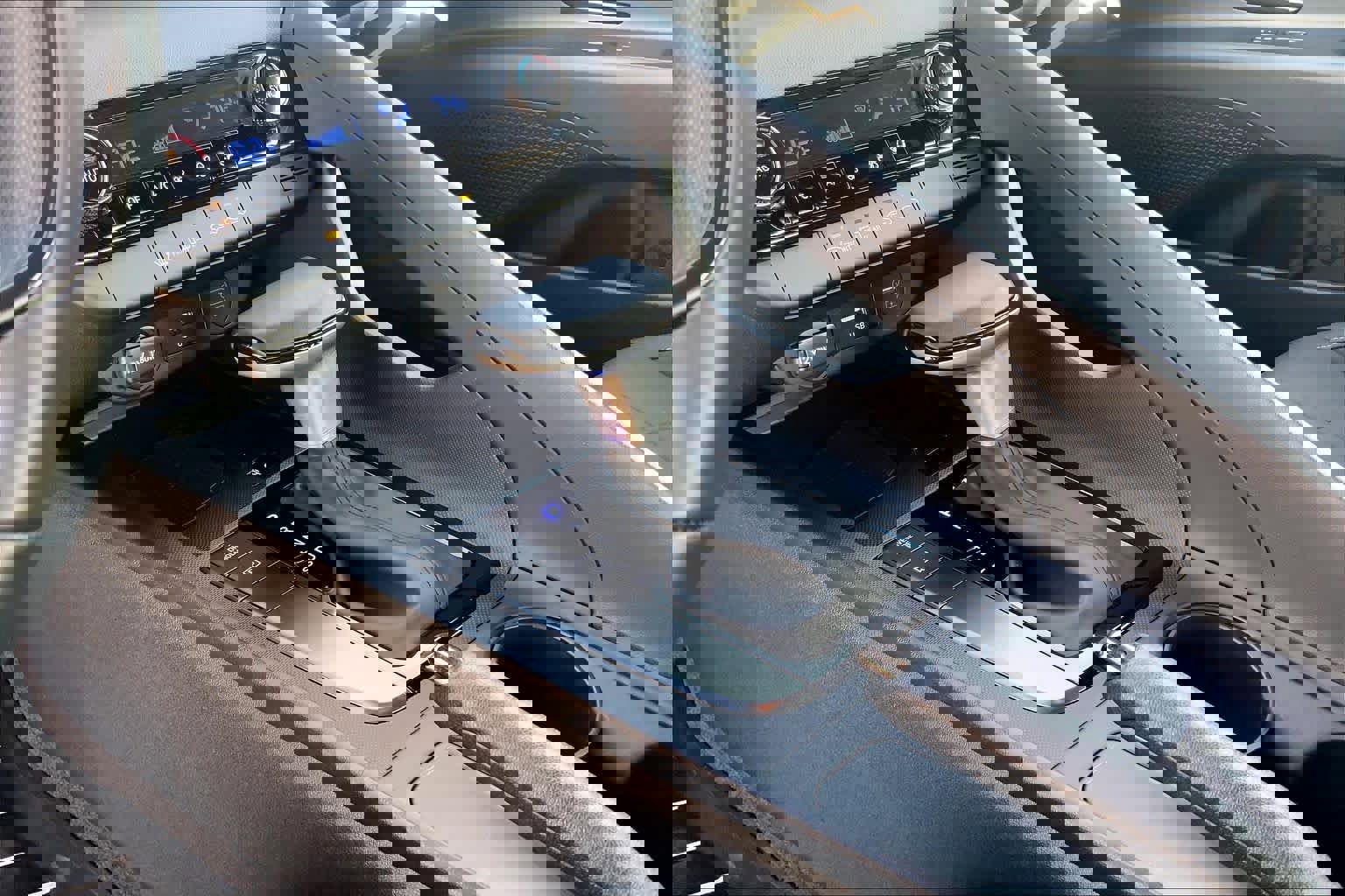 Used 2025 Hyundai Elantra Sport image 16