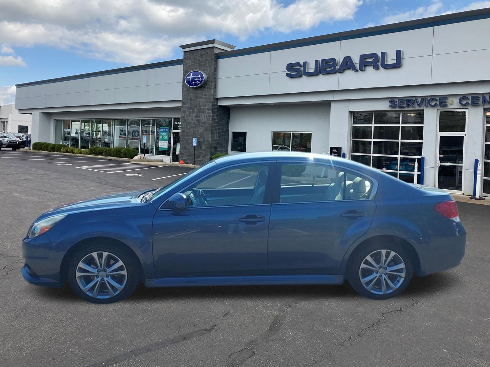 Used 2013 Subaru Legacy 2.5i Premium w/ All-Weather Pkg AWD/4WD image 4