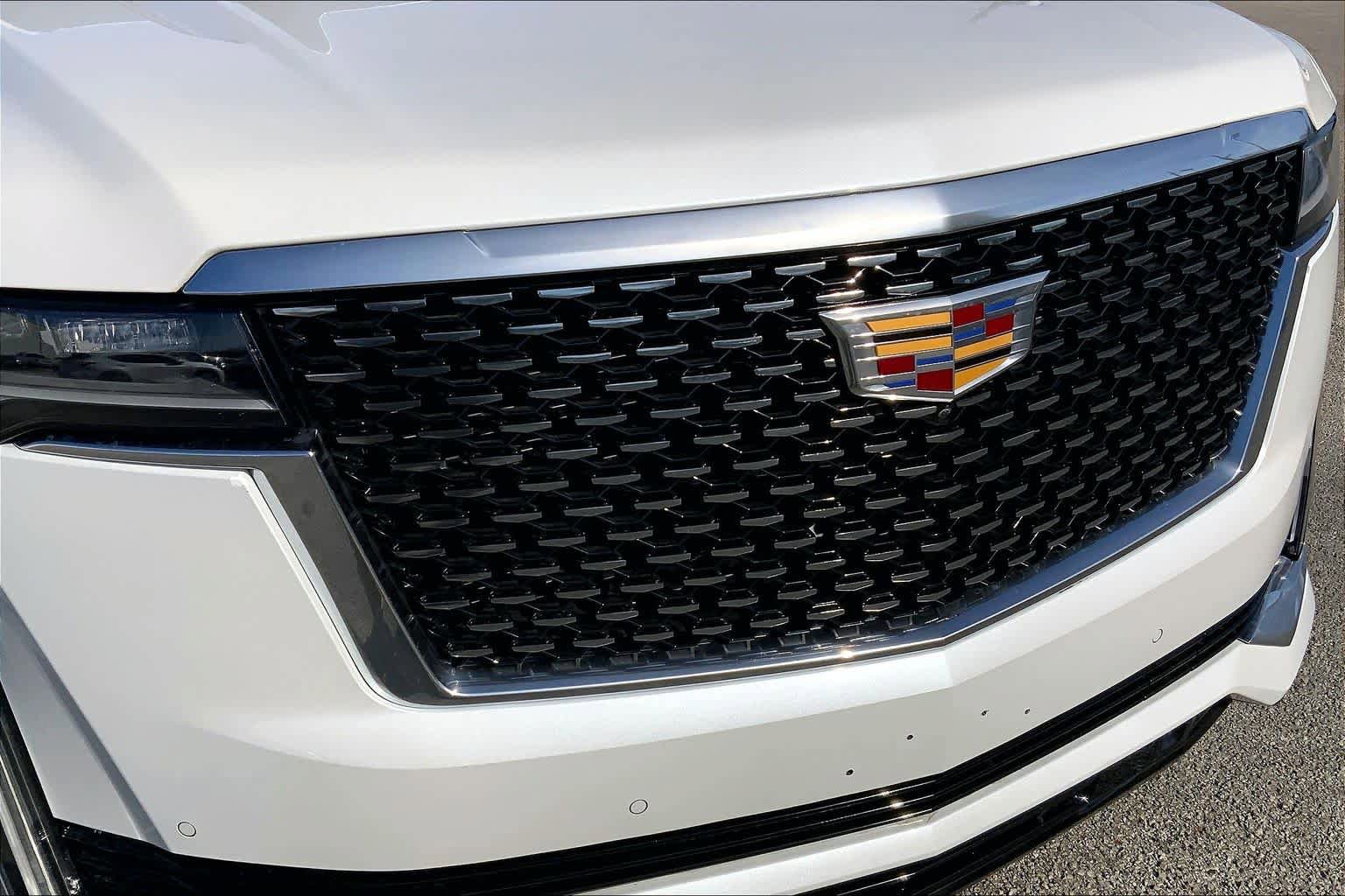 Used 2021 Cadillac Escalade ESV Premium Luxury w/ LPO, Illumination Package RWD image 30