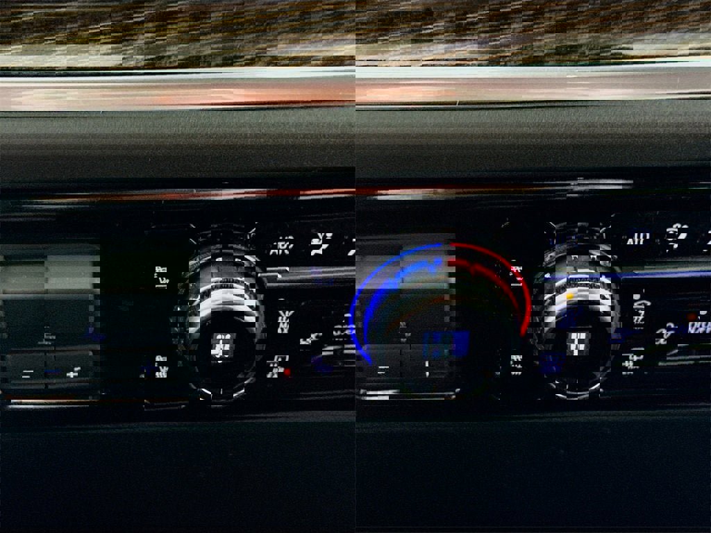 New 2026 GMC Sierra 1500 SLE w/ Preferred Package image 15