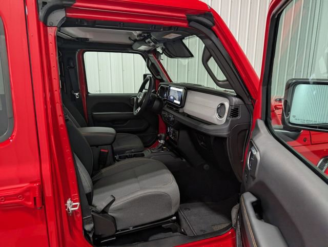 Used 2025 Jeep Wrangler Unlimited Sahara AWD/4WD image 26