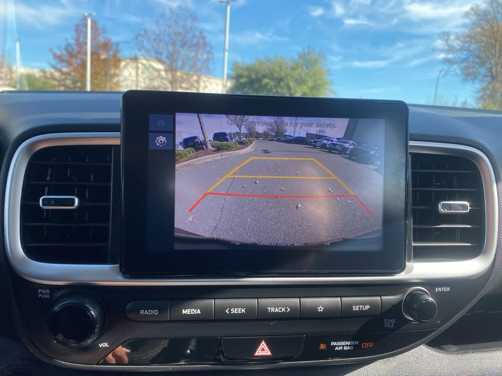 Used 2024 Hyundai Venue SEL image 21