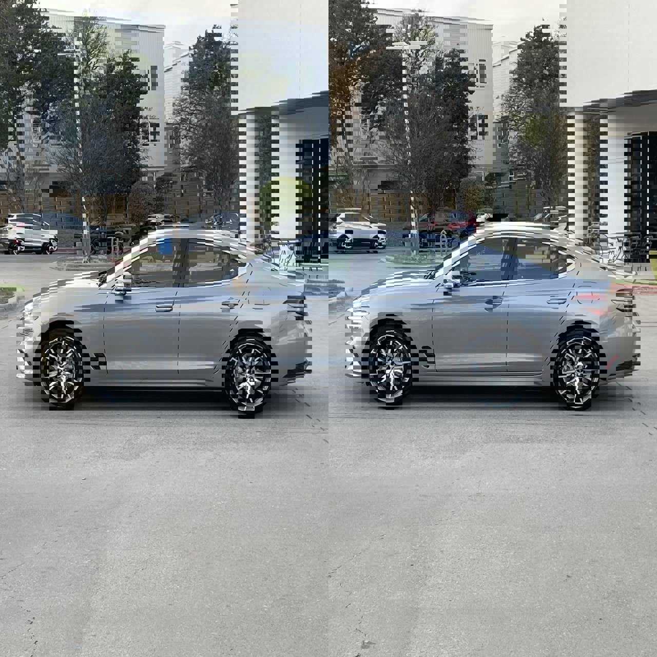 Used 2025 Genesis G70 2.5T image 3