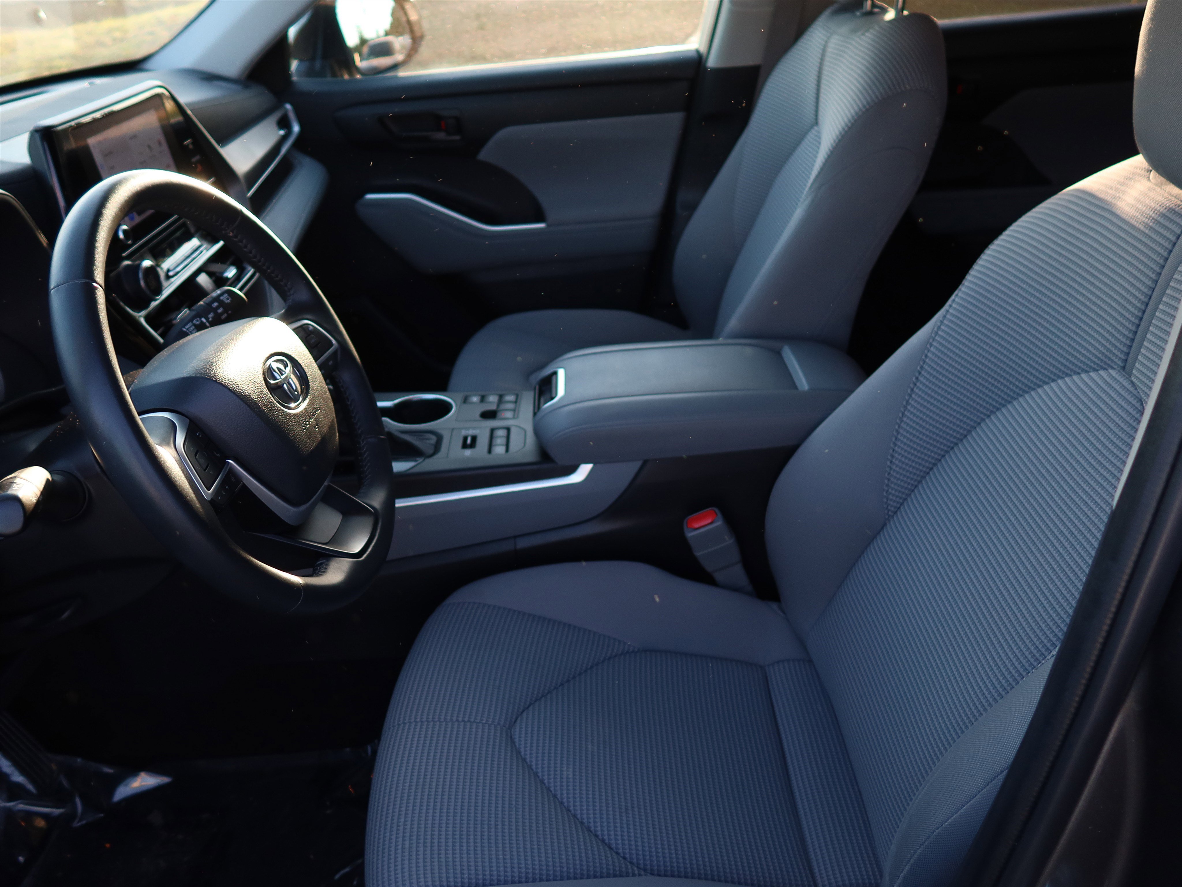 Used 2023 Toyota Highlander LE image 18