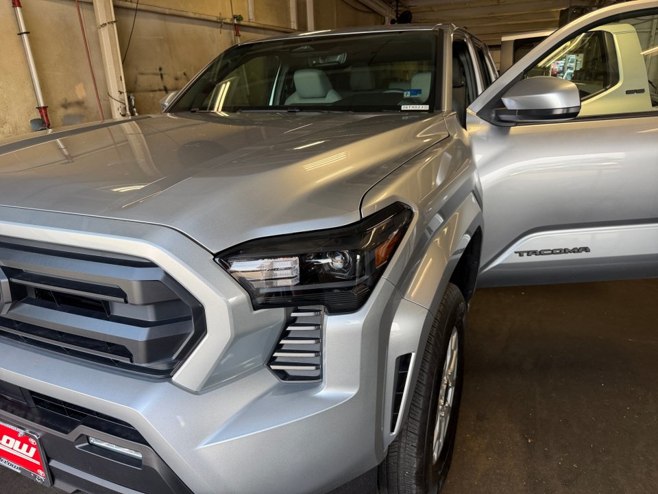 Certified 2025 Toyota Tacoma SR5 AWD/4WD image 30