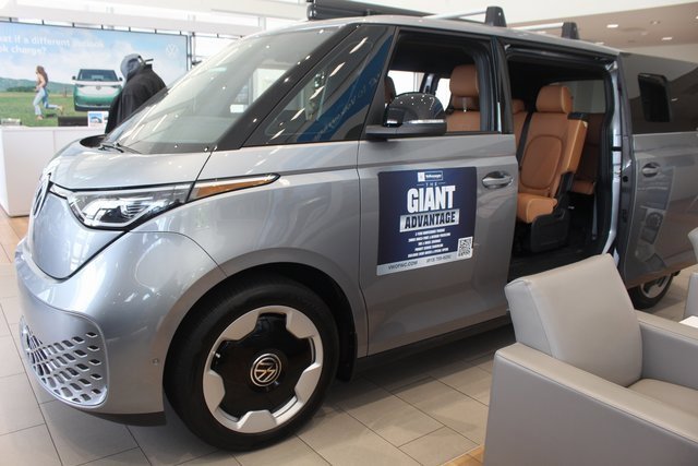 New 2025 Volkswagen ID. Buzz Pro S image 3