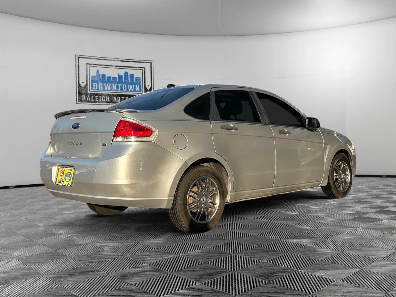 Used 2010 Ford Focus SE image 4