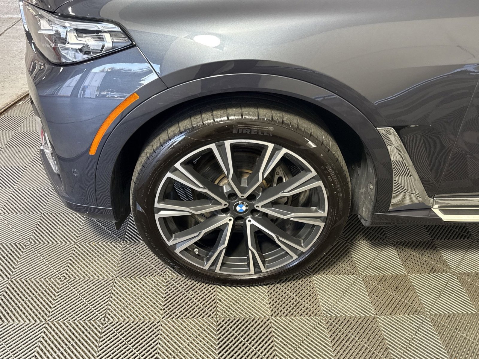 Used 2022 BMW X7 xDrive40i w/ Executive Package image 12
