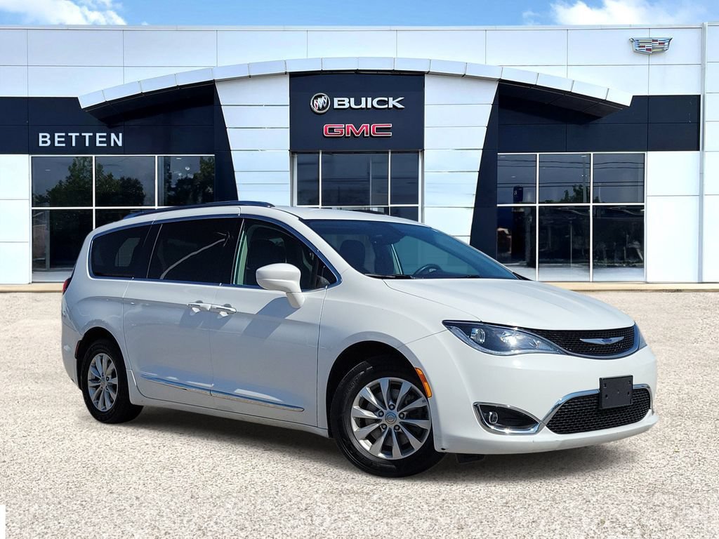 Used 2019 Chrysler Pacifica Touring-L FWD image 1