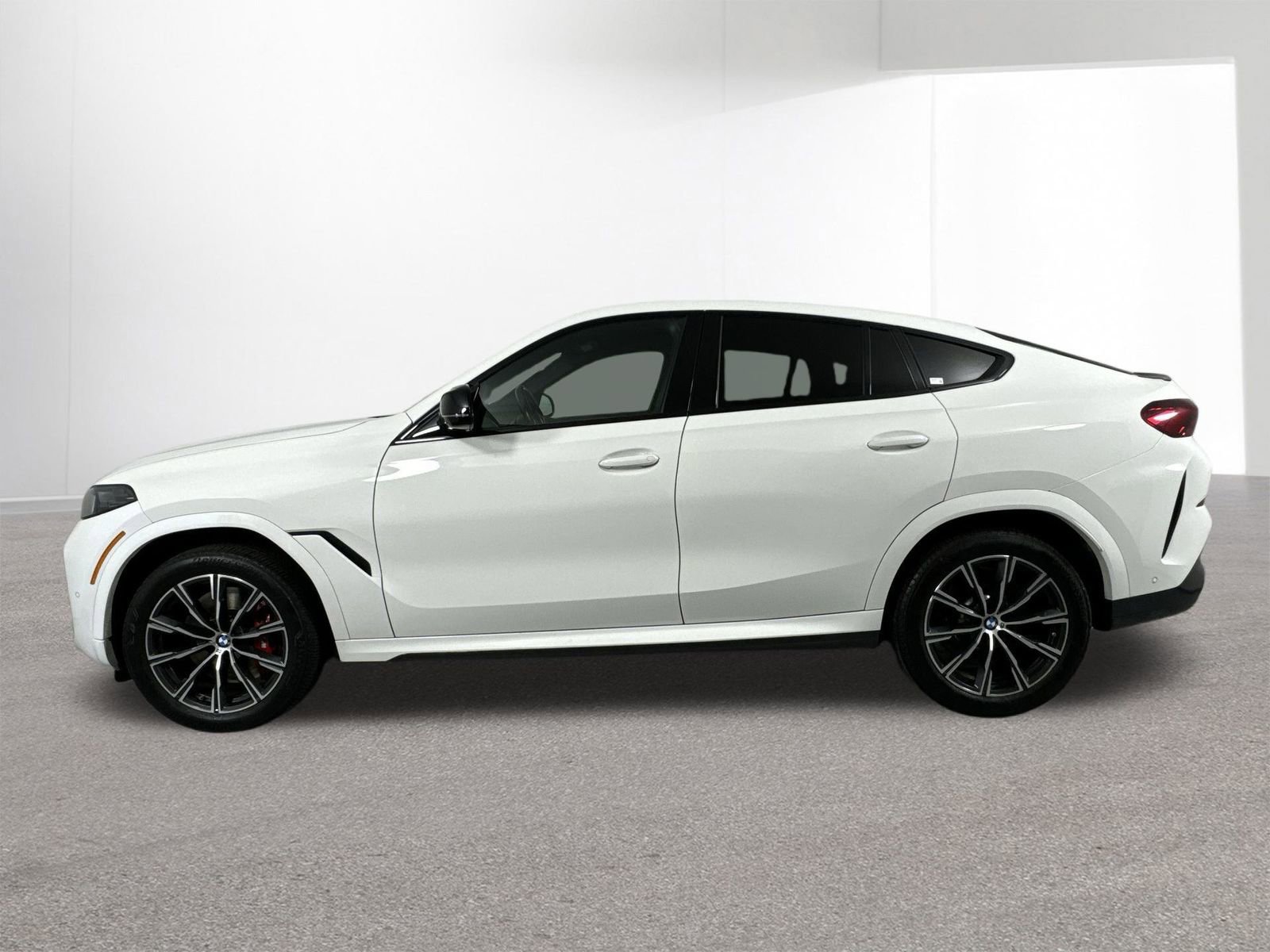 Used 2024 BMW X6 M60i w/ Executive Package image 30