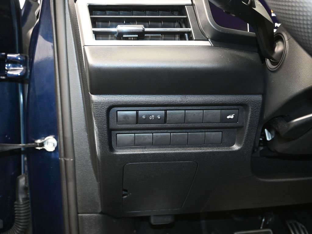 Used 2025 Mitsubishi Outlander SEL image 13