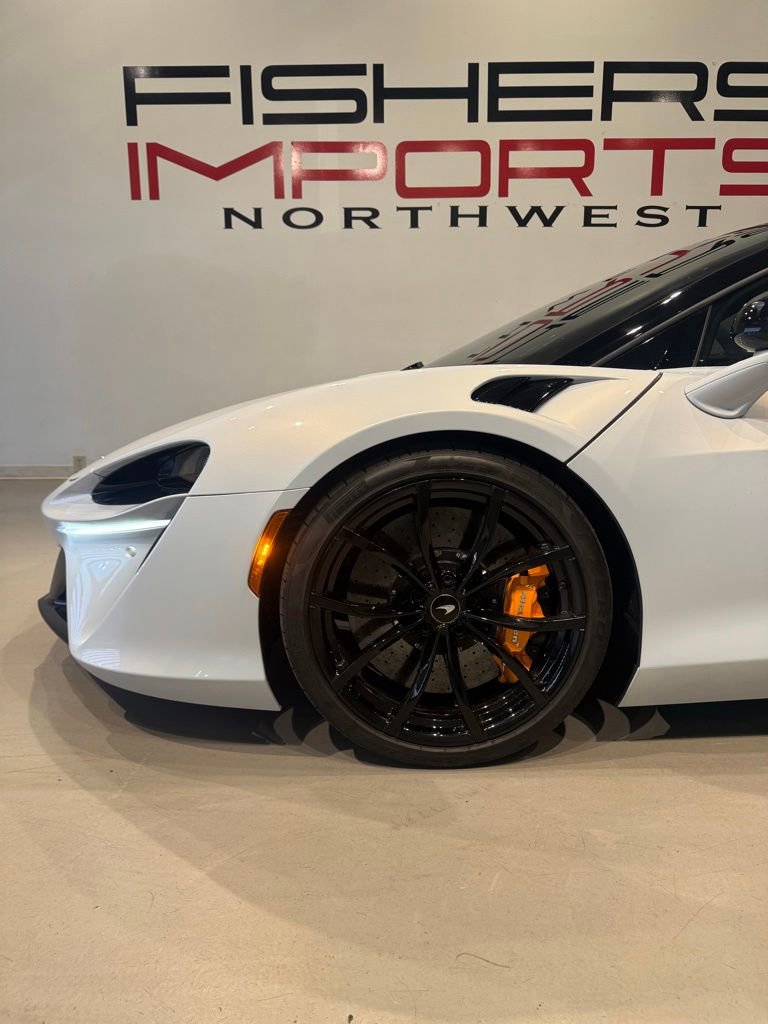 Used 2023 McLaren Artura RWD image 3