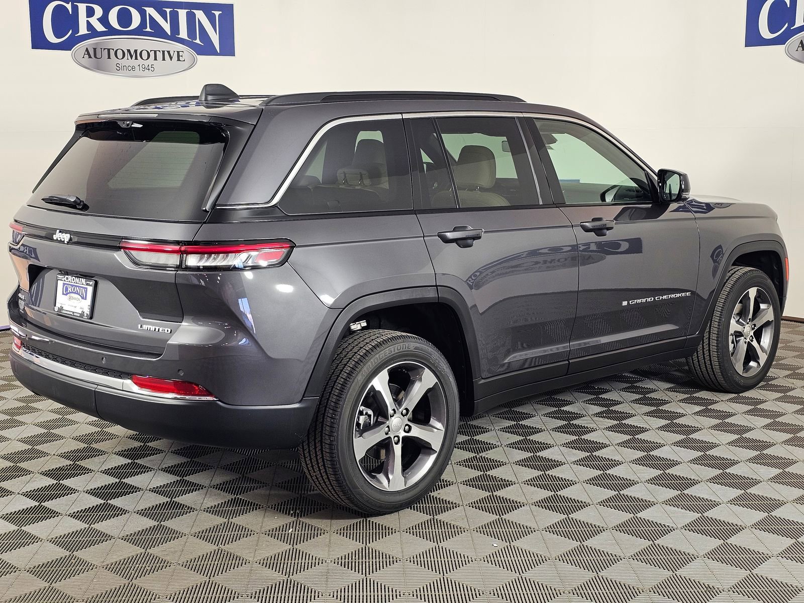 New 2025 Jeep Grand Cherokee Limited w/ Luxury Tech Group II image 5