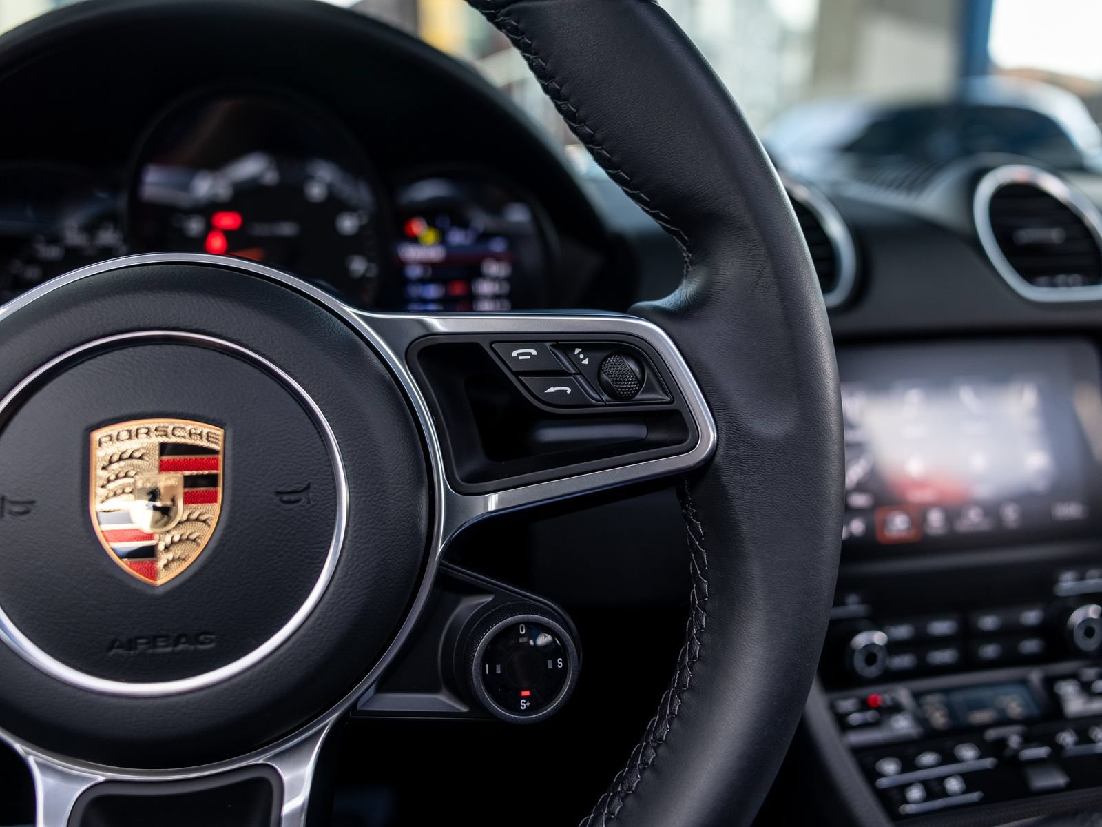 Certified 2024 Porsche 718 Boxster RWD image 33