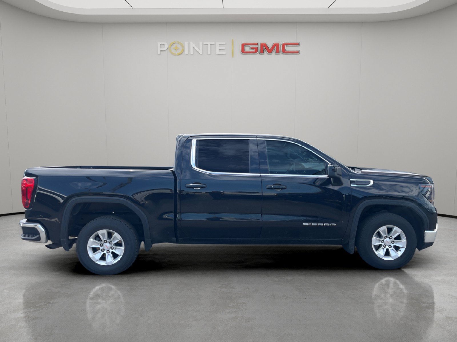 Used 2024 GMC Sierra 1500 SLE RWD image 8