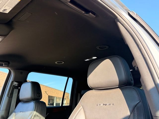 Used 2025 GMC Yukon XL Denali RWD image 12