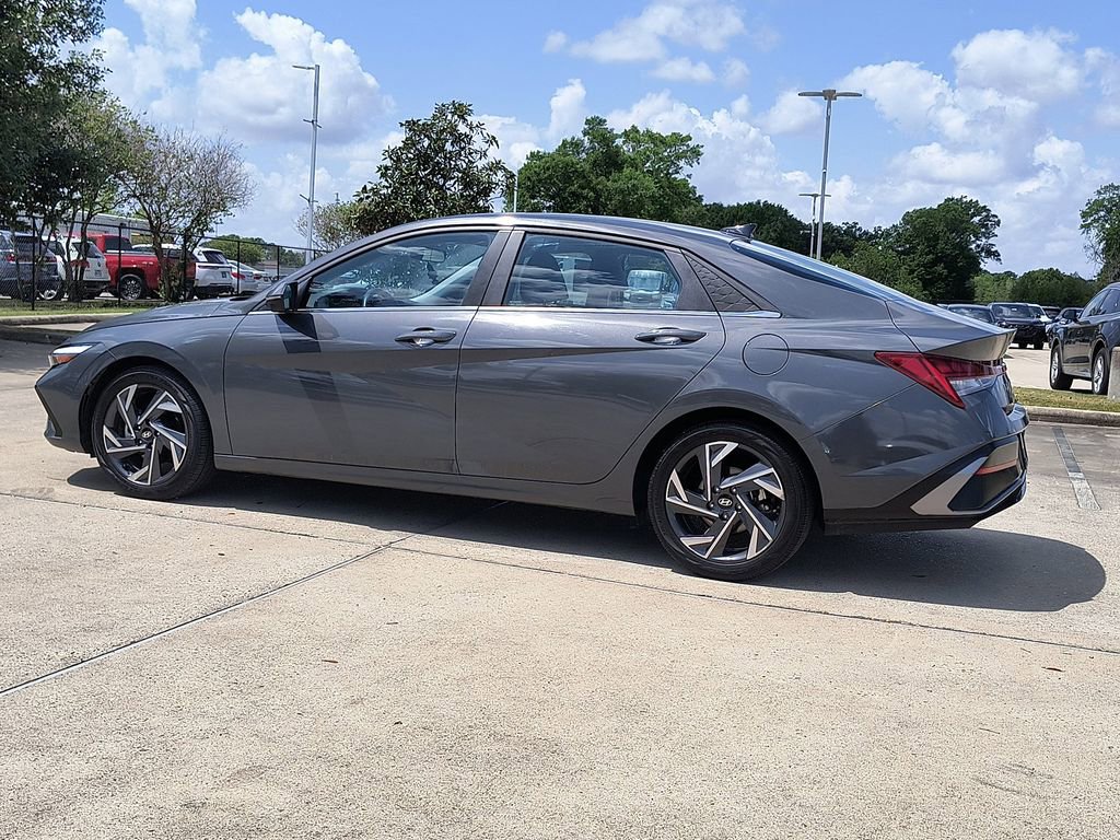 Used 2024 Hyundai Elantra Limited image 5