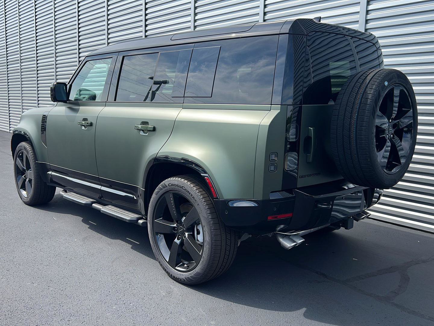 New 2026 Land Rover Defender 110 X-Dynamic SE AWD/4WD image 3