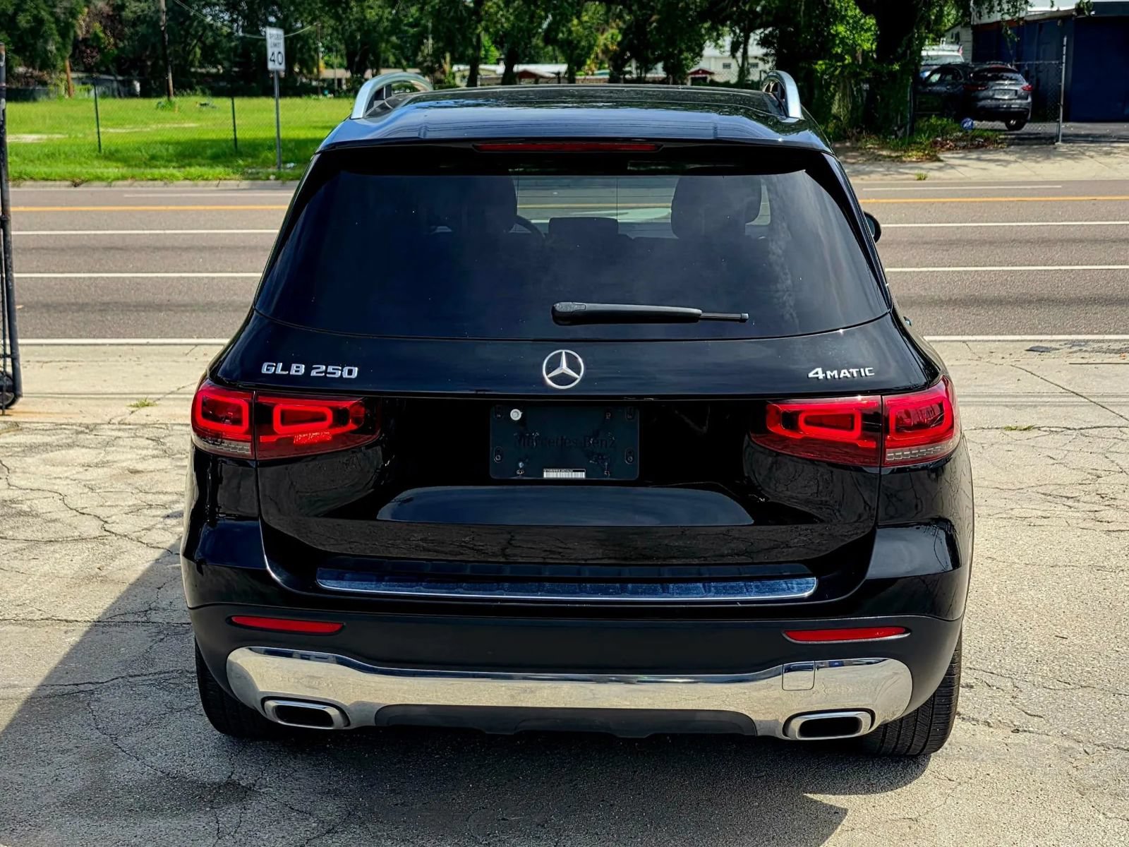 Used 2020 Mercedes-Benz GLB 250 4MATIC w/ Premium Package image 7