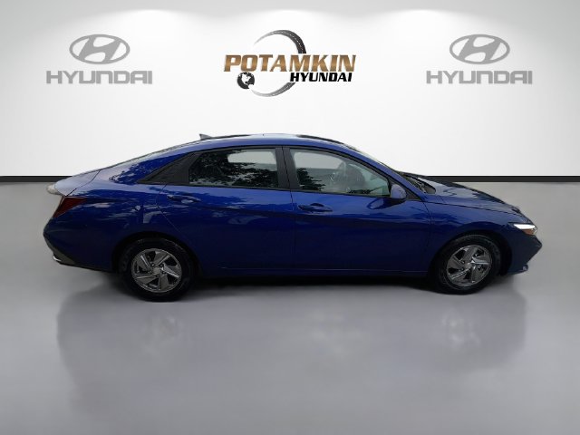 Certified 2025 Hyundai Elantra SE FWD image 5