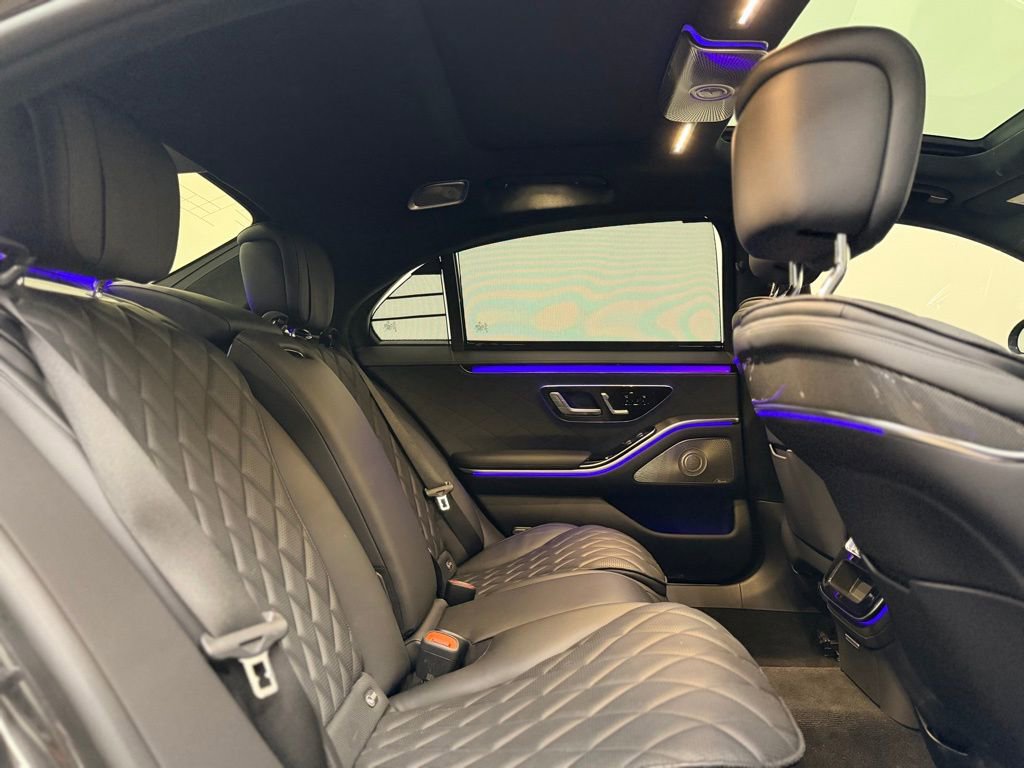 Used 2022 Mercedes-Benz S 580 4MATIC Sedan w/ AMG Line Package image 21